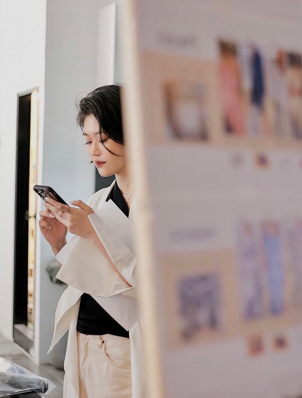 Leyla過去在舊金山藝術大學攻讀服裝設計。