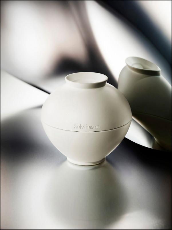 極致臻秀乳霜30ml／8,700元、60ml／15,000元。