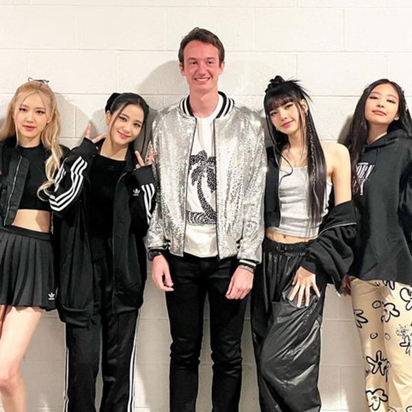 LVMH三公子阿諾之前就現身BLACKPINK的演場會，還和成員們一起合影。（翻攝自frederic.arnault ig）