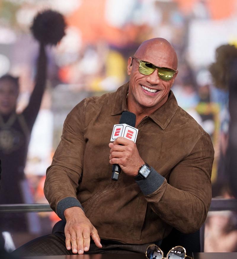 好萊塢男星巨石強森（Dwayne Johnson）近日搶先戴上TAG Heuer Monaco Chronograph Night Driver限量版腕錶。（TAG Heuer提供）