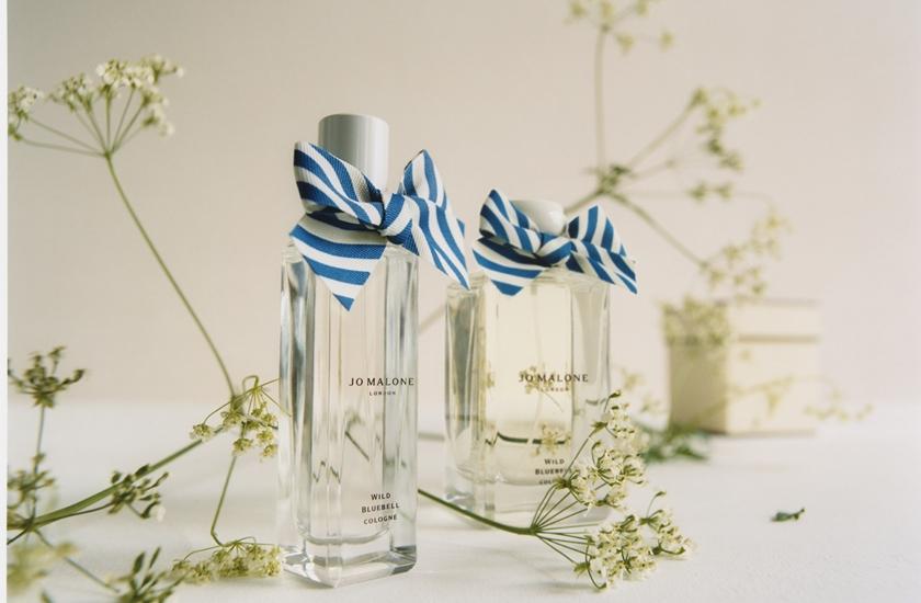 2023季節限量版藍風鈴香水，換上了藍白絲帶，可愛又優雅。