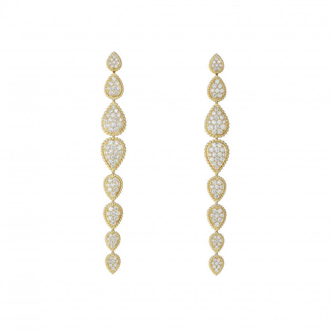 Serpent Bohème系列吊墜耳環，約1,860,000元。（BOUCHERON提供）