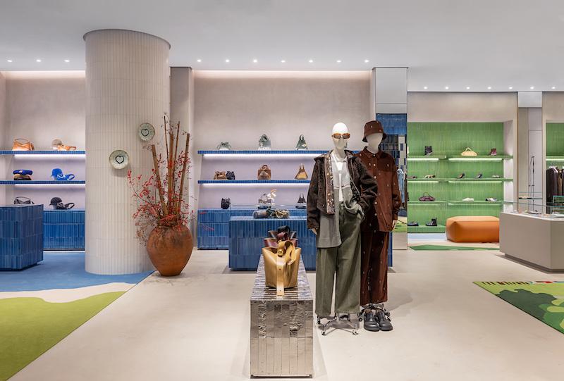 Loewe微風本館店裝滿滿藝術氛圍。（品牌提供）