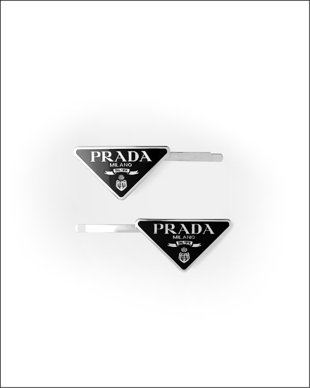 Prada金屬髮夾，18,500元。