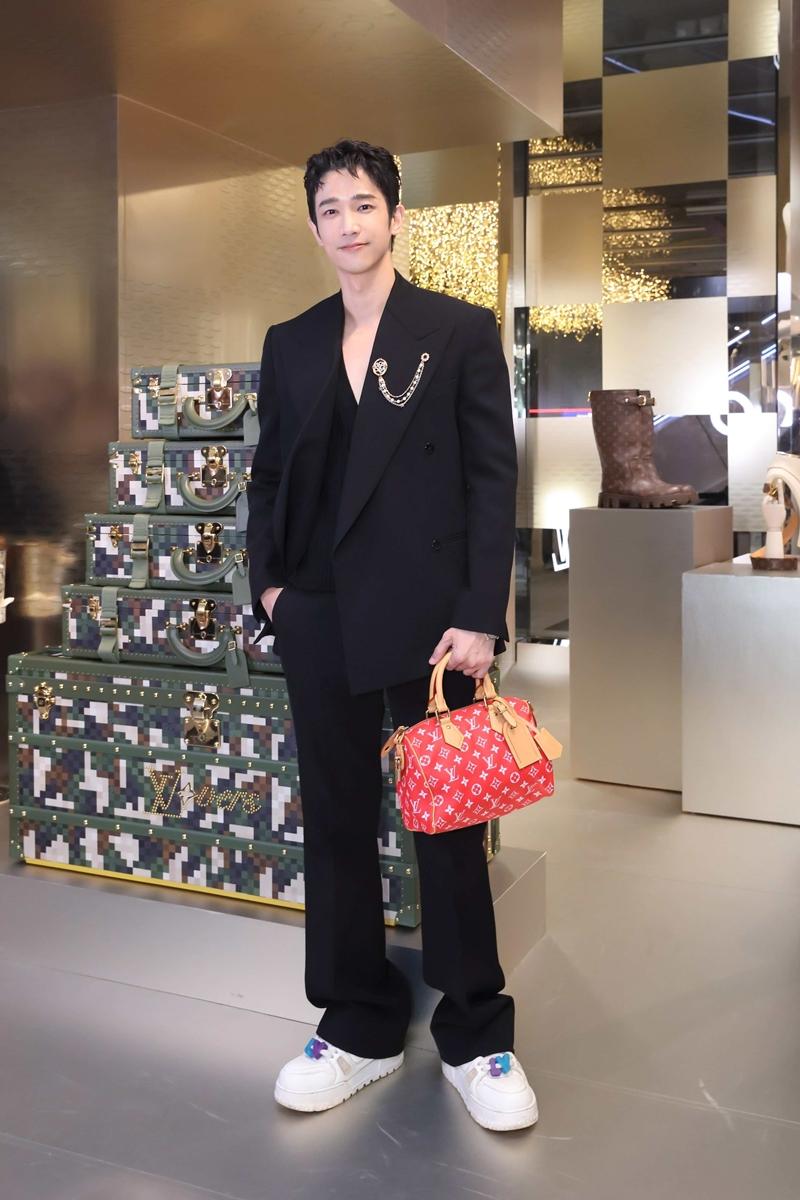 劉以豪 in Louis Vuitton。