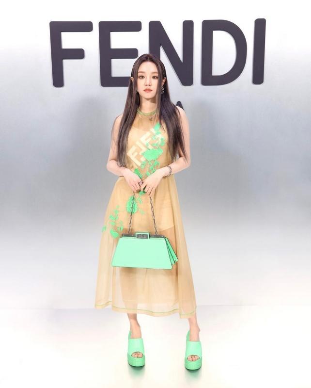 雨琦在去年曾受邀出席Fendi 2023秋冬系列女裝秀。