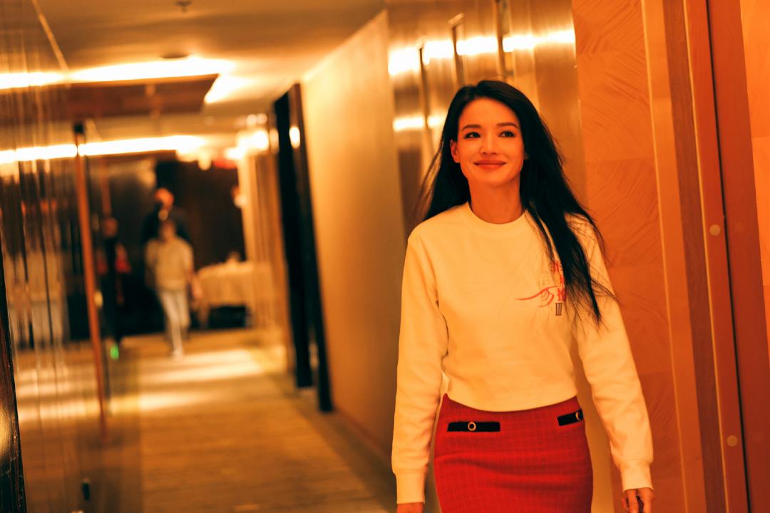 想提升女人味，下身改穿短裙也可以。（圖／翻攝東申未來微博）