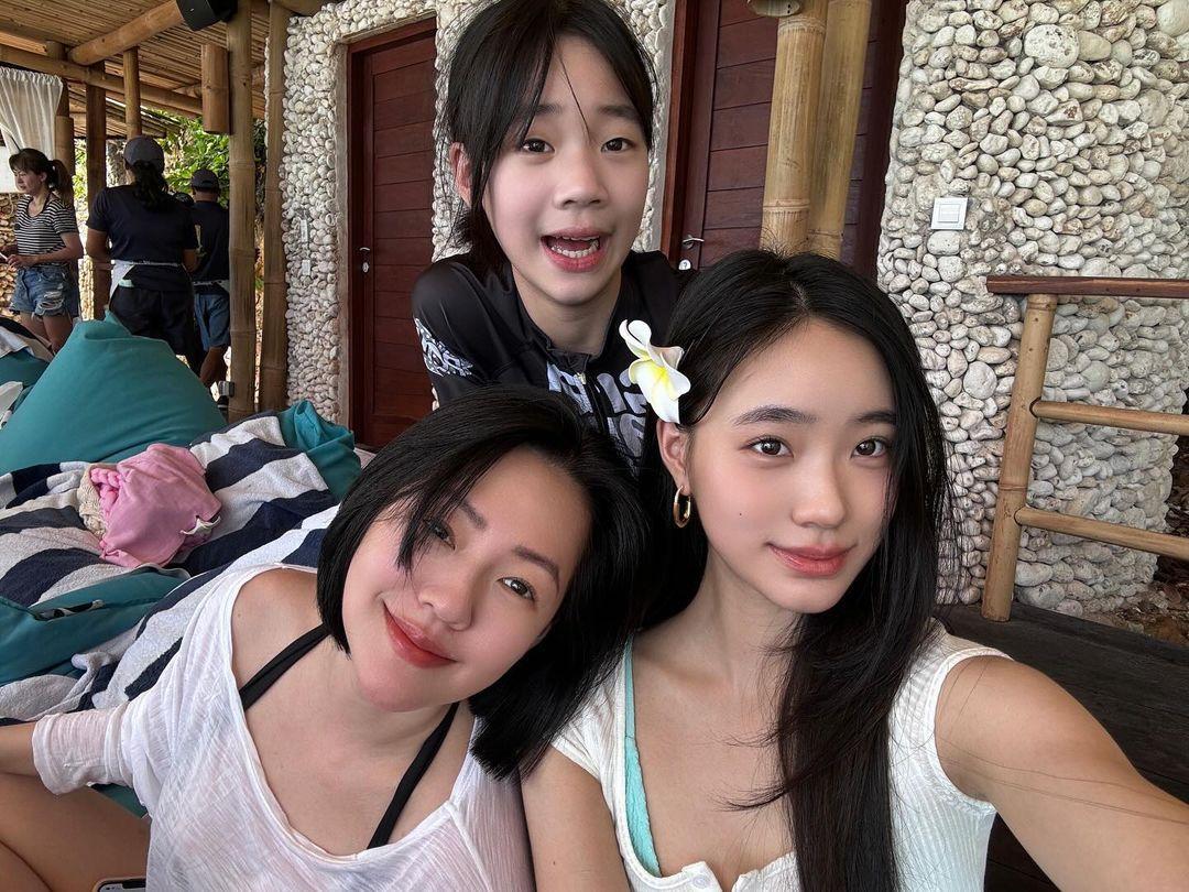 小S、許老三、Lily的母女合照，畫面超養眼。