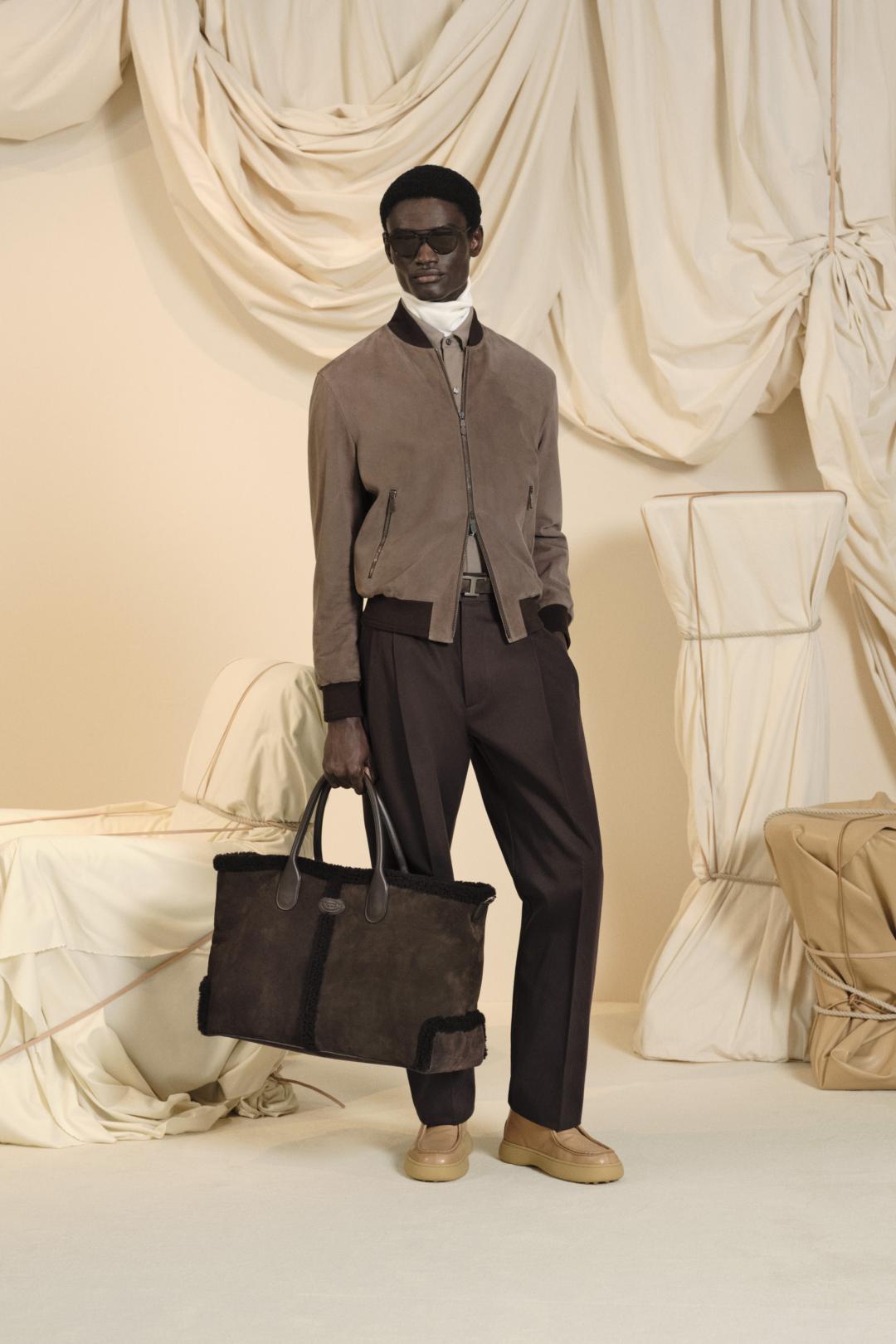 Tod’s 2024秋冬系列的PASHMY企劃以獨特珍貴的素材，透過義大利代表性的工藝技術為造型升級。