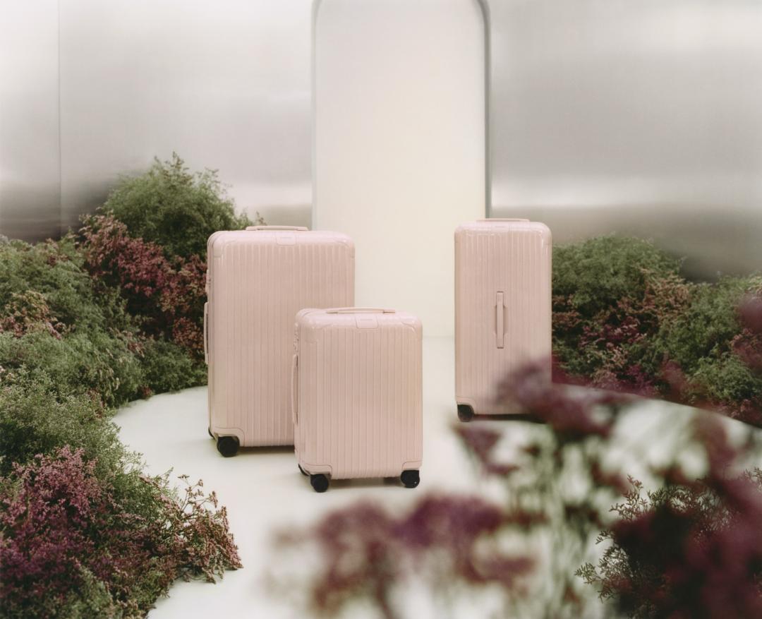 RIMOWA Essential系列，價格介於NT$30,500~NT$48,400元之間。