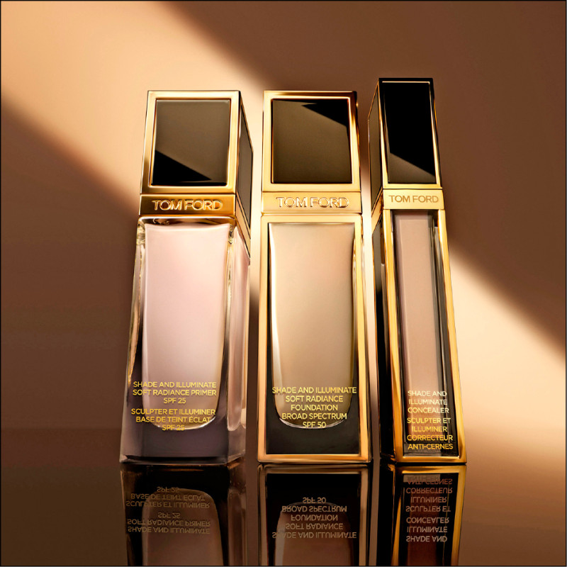 TOM FORD巨星光影妝前乳，SPF25／PA++，3,800元（左起）；最上鏡奢華粉底液，4,900元；最上鏡奢華立體遮瑕膏，2,700元。