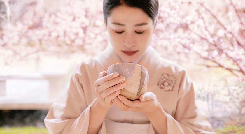 日本女生獨有乾淨感來自細節保養！特調櫻花指彩讓雙手顯白修長 指尖散發香氣