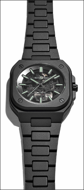 BR 05 Skeleton Black Lum Ceramic腕錶，陶瓷鍊帶，319,000元。