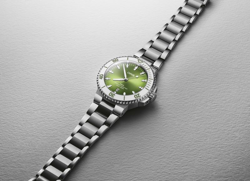 Aquis日期錶（西瓜綠），Oris 733自動上鍊機芯，不銹鋼錶殼，時間顯示、日期窗，錶徑41.5mm，防水深度300米，75,800元。（Oris提供）