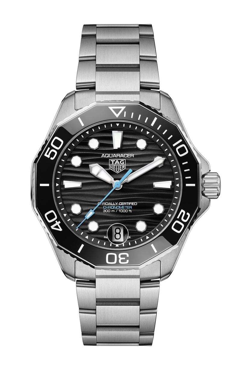 TAG Heuer Aquaracer Professional 300日期腕錶黑面精鋼款，124,500元。（TAG Heuer提供）