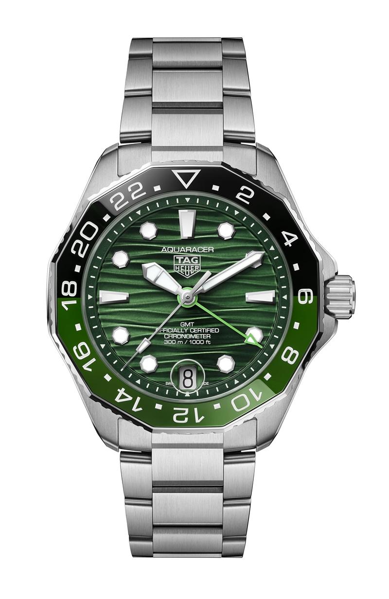 TAG Heuer Aquaracer Professional 300 GMT腕錶綠面精鋼款，138,000元。（TAG Heuer提供）