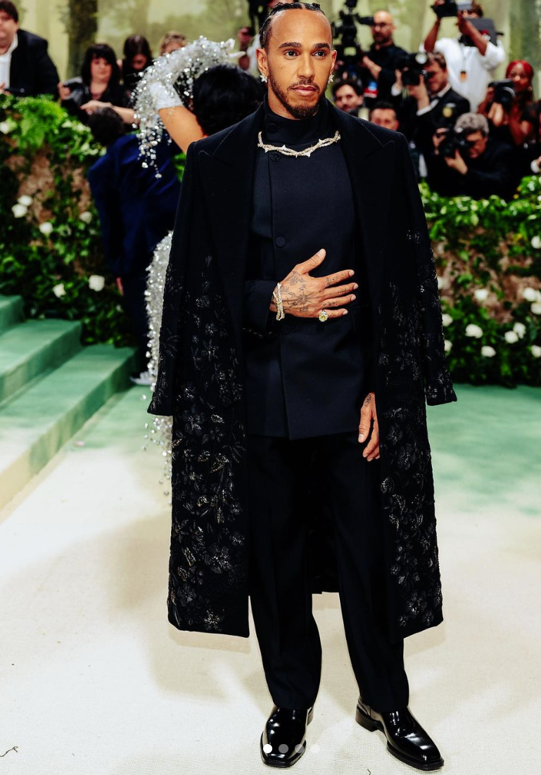 路易斯漢米爾頓出席Met Gala。(翻攝自IG)