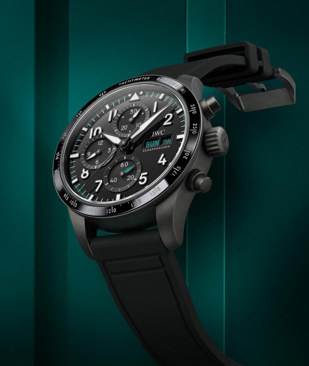 IWC飛行員高性能計時腕錶41 Mercedes-AMG PETRONAS Formula One™ team特別版，約440,000元。(IWC提供)