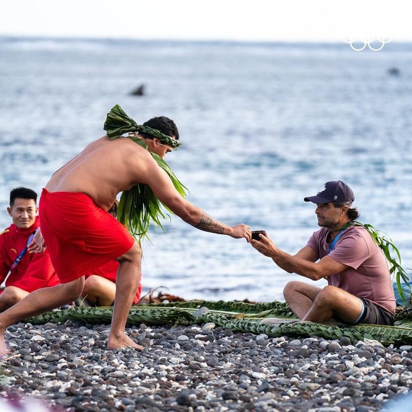 阿瓦儀式（Ava Ceremony）是傳統中非常莊嚴的一項儀式。