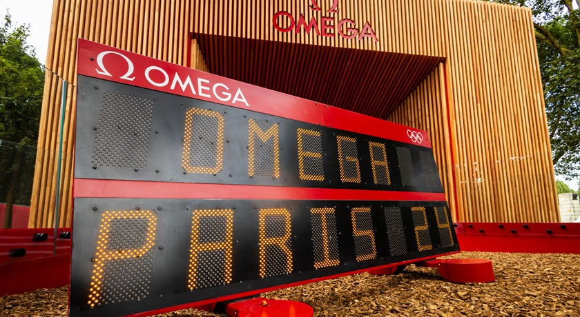 OMEGA巴黎奧運主題展館揭幕！互動裝置與選手同步體驗熱血賽事