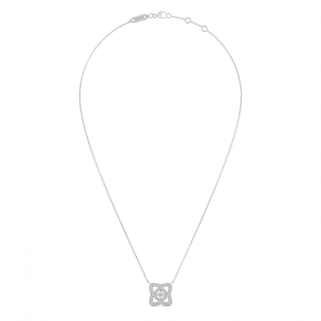 De Beers Enchanted Lotus 18K白金鑽石吊墜項鍊，117,000元。