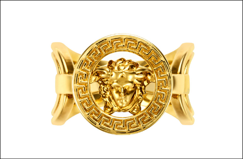 VERSACE Medusa’95金色水晶戒指，12,000元。