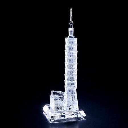 TOP9：台北101水晶-立體/21cm，5,200元。