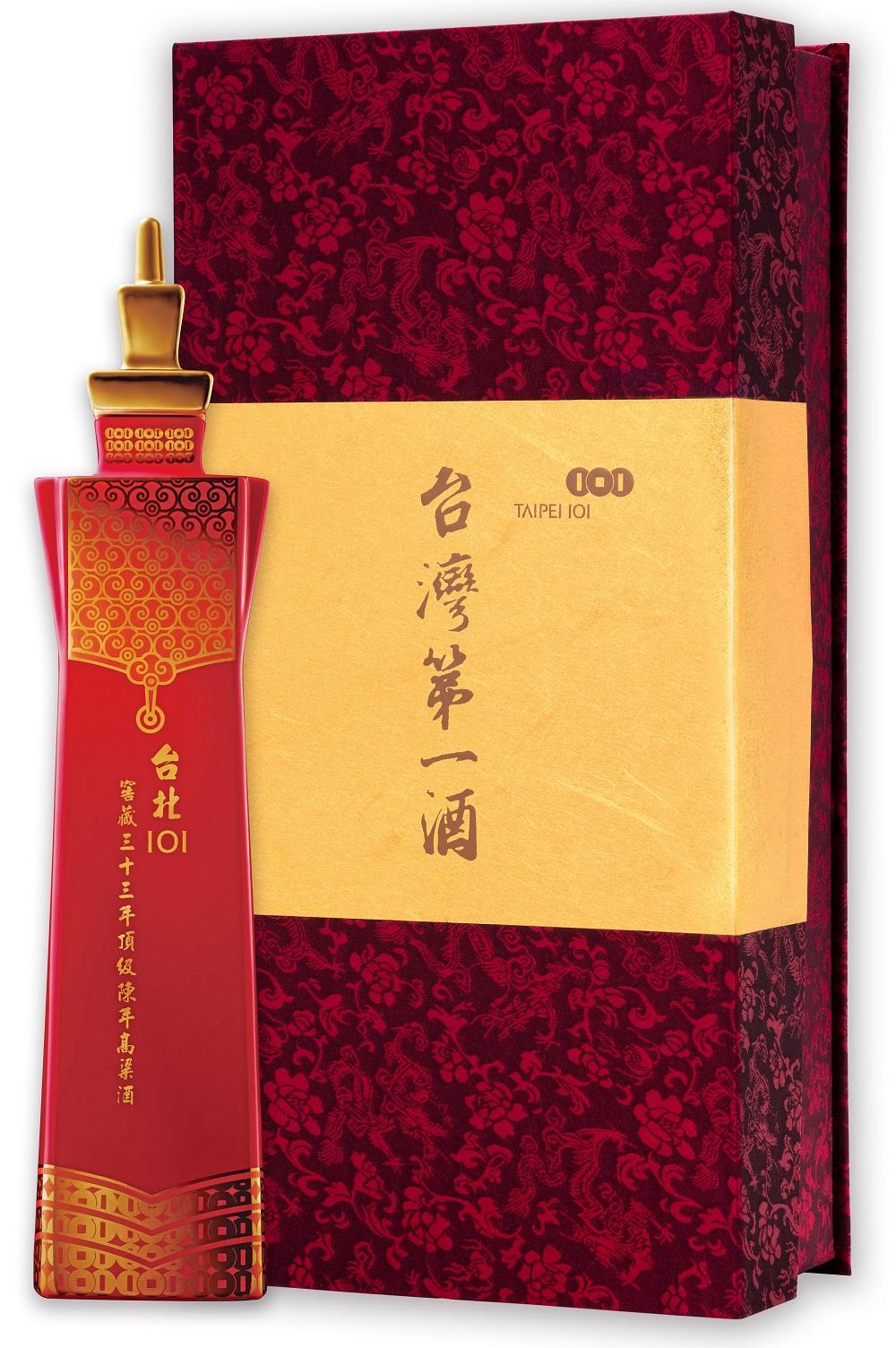 TOP1：台北101紀念酒鳳翎紅瓶禮盒/龍膽藍瓶禮盒，10,800元。