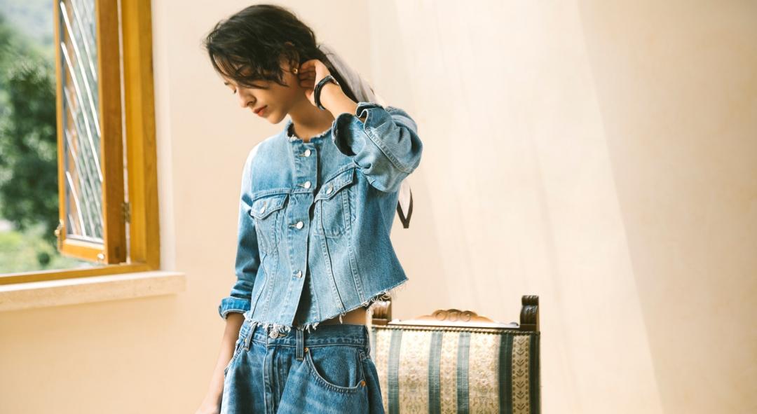 Levi’s®炎夏散熱時髦哲學！女生必收3款顯瘦修身丹寧裙