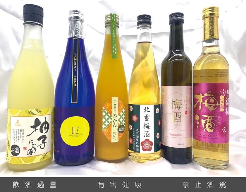 新潟物產 水果酒系列，一瓶1180元、特價買3送1。