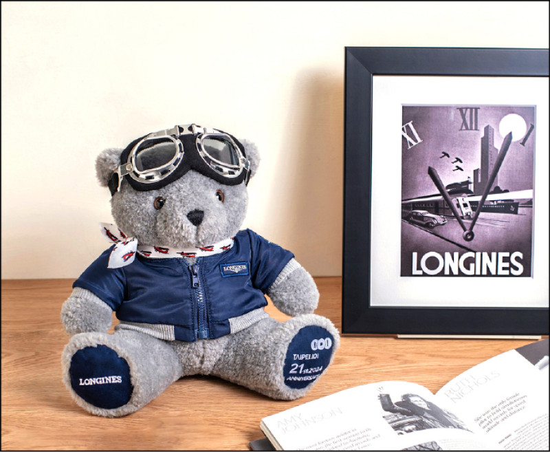 LONGINES×TAIPEI 101聯名飛行小熊，限量100隻。