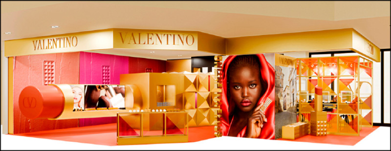 VALENTINO BEAUTY奢金鉚釘快閃店，即日起至9月2日登陸新光三越信義A8。（VALENTINO提供）