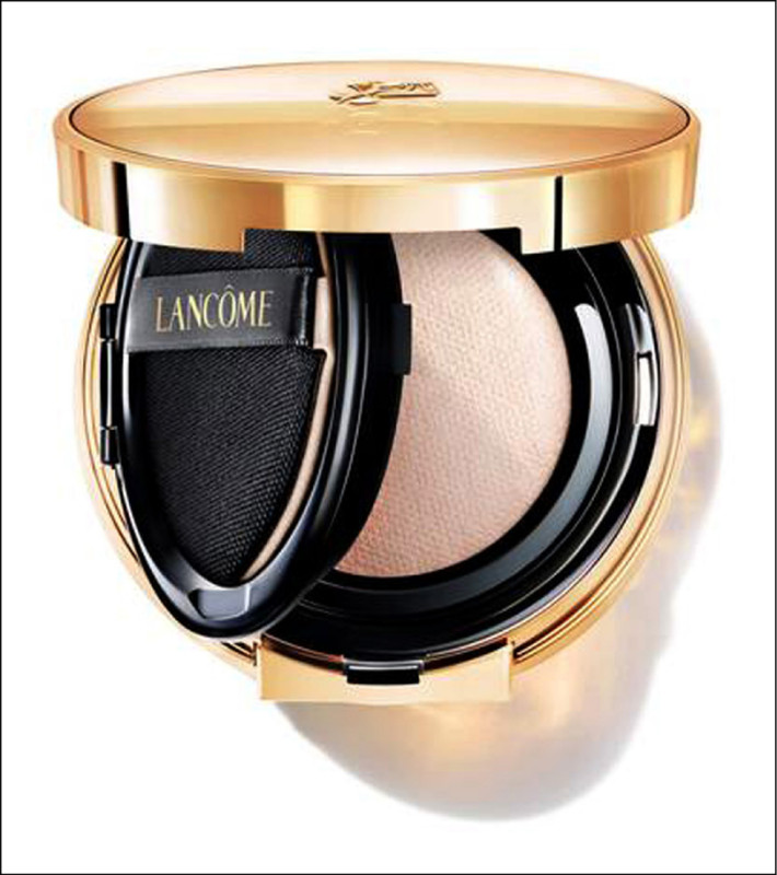 LANCOME絕對完美玫瑰氣墊粉餅，3,700元。