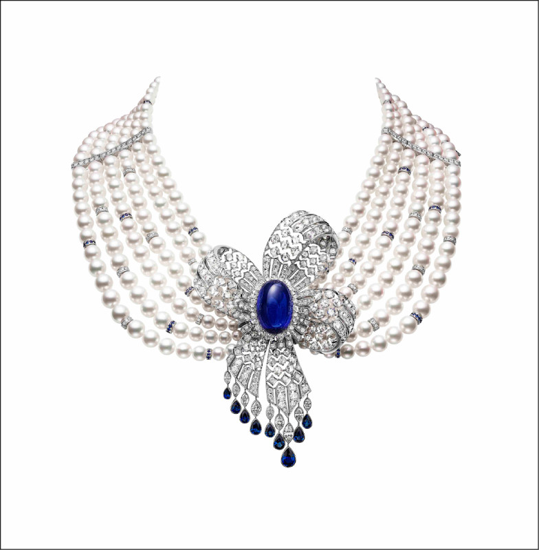 MIKIMOTO The Bows丹泉石緞帶蝴蝶結珍珠項鍊，18K白金、丹泉石、藍寶石、鑽石、日本Akoya珍珠，價格店洽。