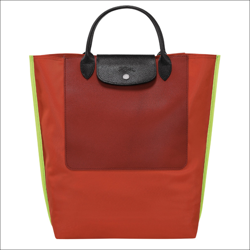 LONGCHAMP CABAS RE-PLAY系列肩揹袋M，14,500元。