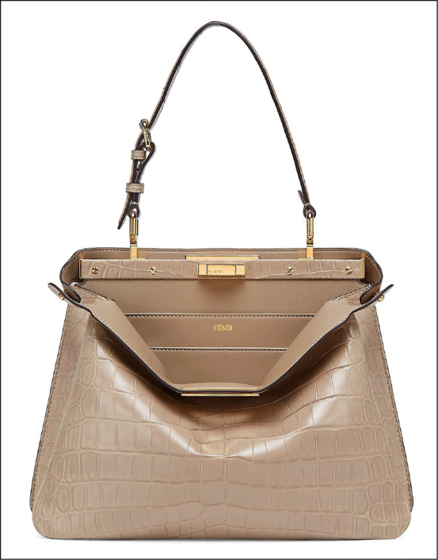 Fendi Diamond Towers獨家限定：珍稀鱷魚皮革Peekaboo Soft（中），1,320,000元。