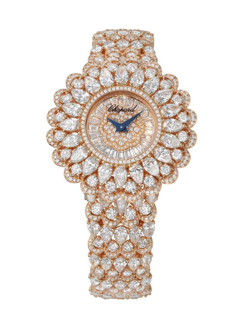 Precious Lace系列腕錶，搭載石英機芯，18,926,000元。（Chopard提供）