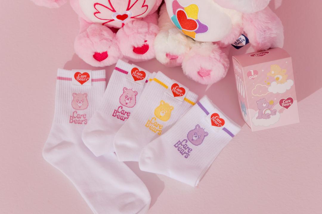 Care Bears針織小熊中筒襪盲盒，售價NT$350元。