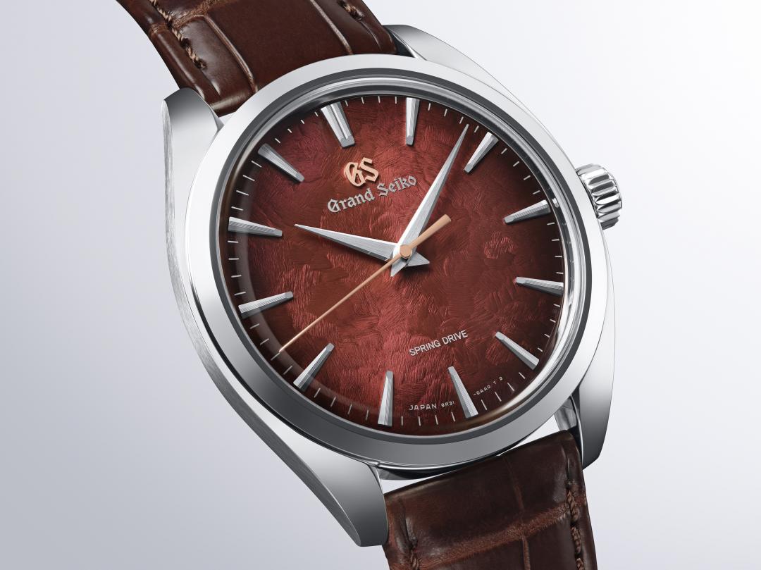 Grand Seiko Elegance系列Calibre 9R 20週年限量版SBGY035錶款，全球限量700只，240,000元。