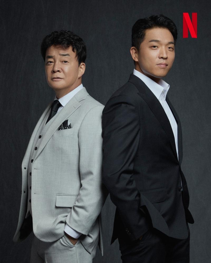 《黑白大廚》兩位評審主廚白種元、安成宰人氣也跟著飆高。（翻攝自netflixkr ig）