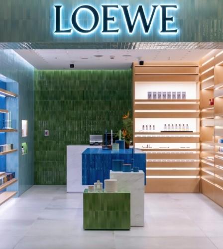 微風信義-全台首間LOEWE香水精品店。