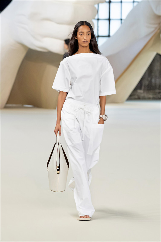 Tod’s 2025春夏女裝系列。