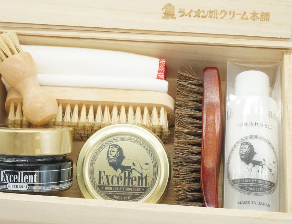 Lion shoe cream Honpo 谷口化学工業所鞋類保養品，擁有超過100年的歷史與傳統配方，主力生產鞋油及鞋類保養商品。