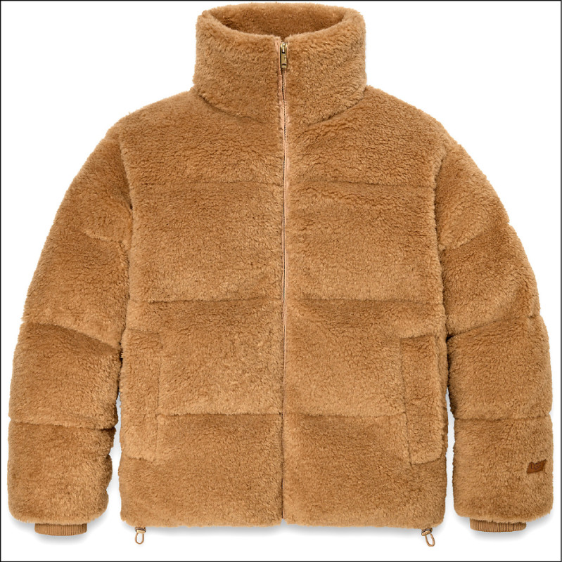 Hanni代言廣告同款Emmalyn UGGfluff Puffer Jacket，9,980元。