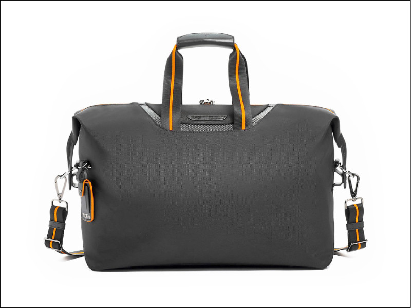 TUMI | McLaren聯名系列M TECH黑色旅行袋，39,800元。