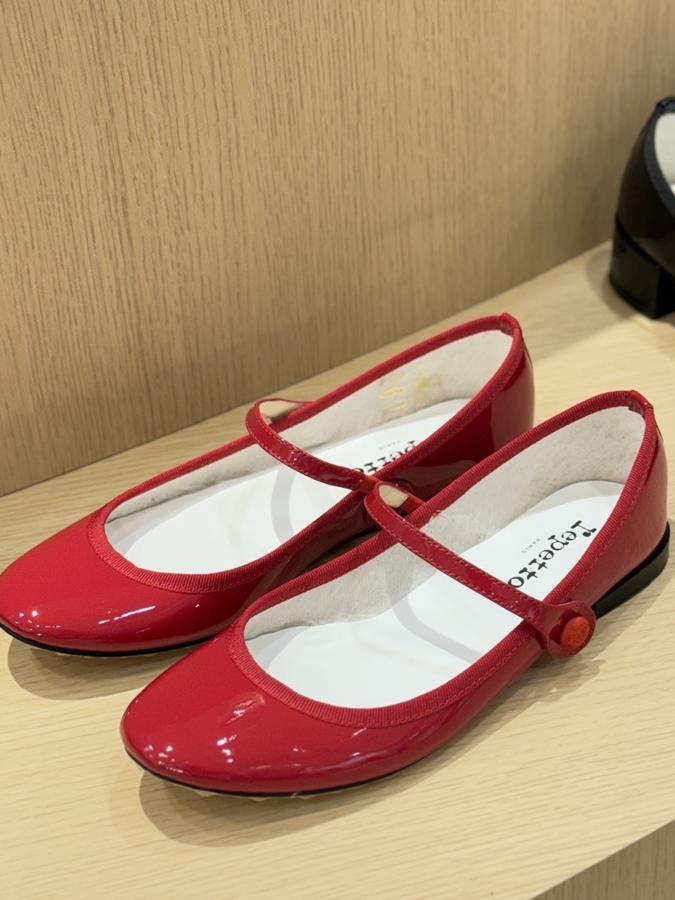 法國高端女鞋品牌Repetto的特色鞋款「瑪莉珍鞋（Lio MARY JANES）」。（圖／記者王捷攝）