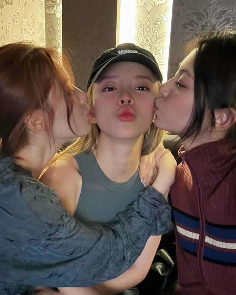 舒華、子瑜一起參加ELKIE的生日慶生會。