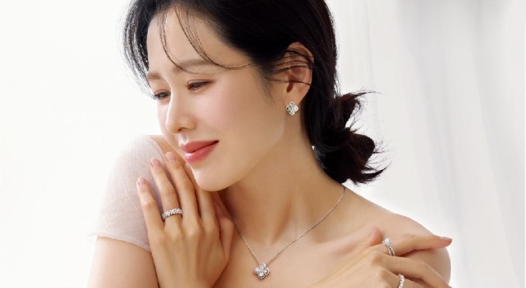 孫藝真複製披白紗絕美時刻滿滿老公視角。