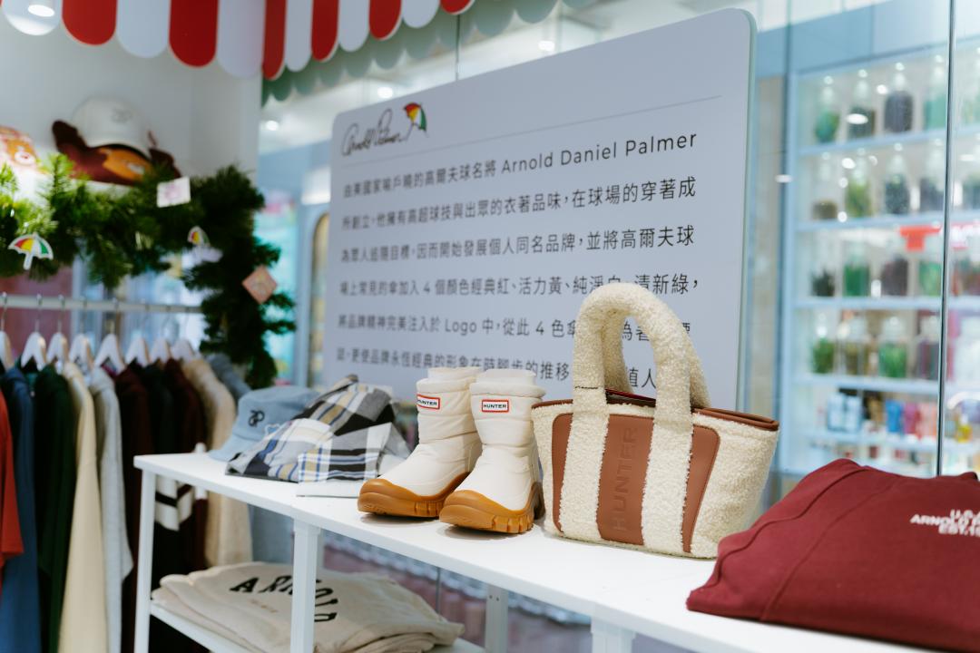 HUNTER本季融入毛絨絨材質的細節呼應冷冽天氣。