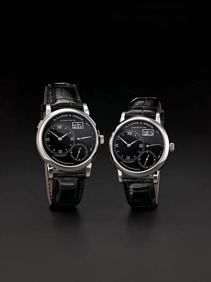 LANGE 1、Little LANGE 1對錶，鉑金950錶殼配備黑色縞瑪瑙錶盤，各限量300只。(朗格提供，以下同)